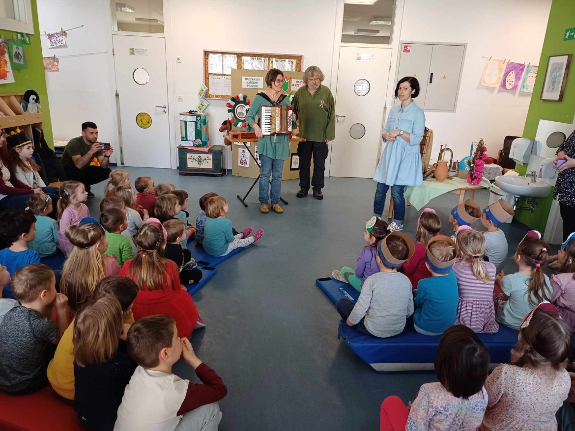 Glasbena dejavnost v vrtcih ob 15. marcu 2024