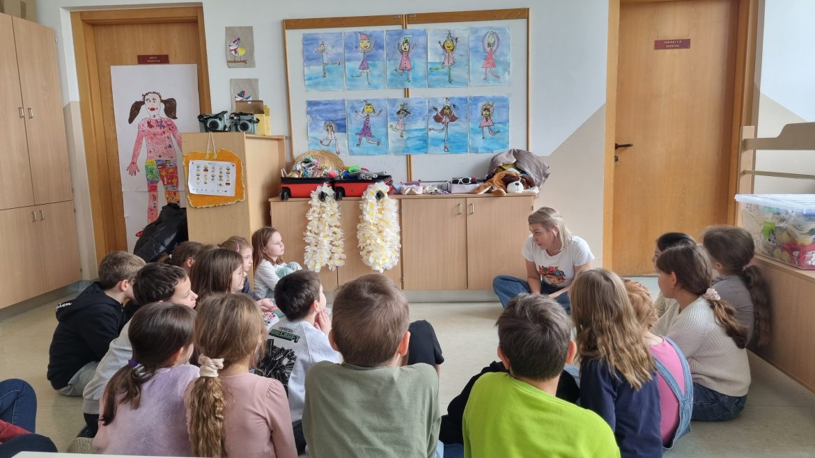 Államtitkári látogatás, a pedagógusigazolványok ünnepélyes átadása és az NMHH műhelymunkái a Muravidéken